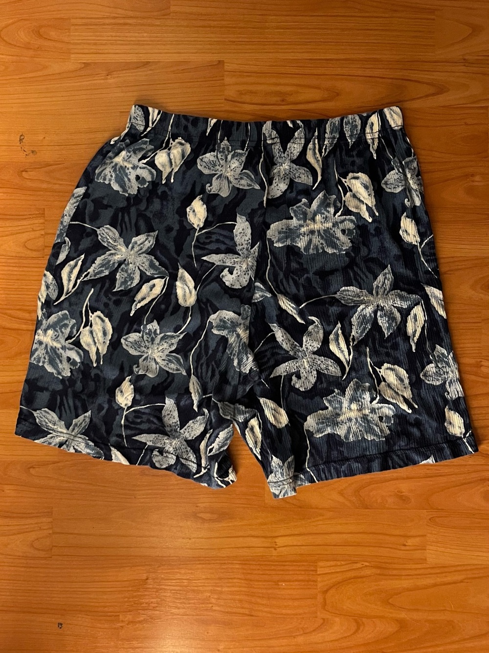 Vintage High-Waist Navy Floral Women's Shorts - Picture 2 of 2